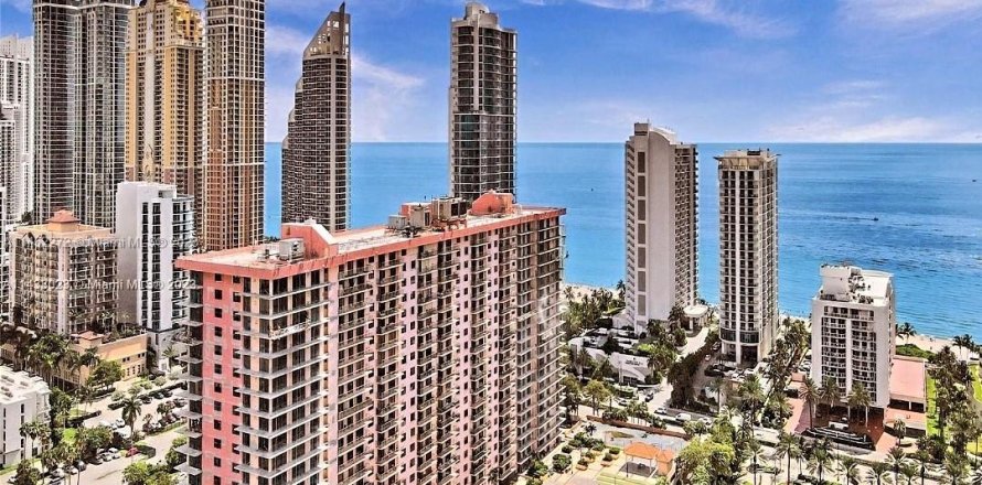 Condominio en Sunny Isles Beach, Florida, 2 dormitorios  № 715996