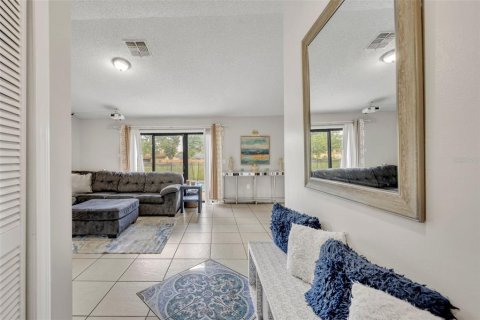 Villa ou maison à vendre à Kissimmee, Floride: 4 chambres, 164.81 m2 № 1262997 - photo 4