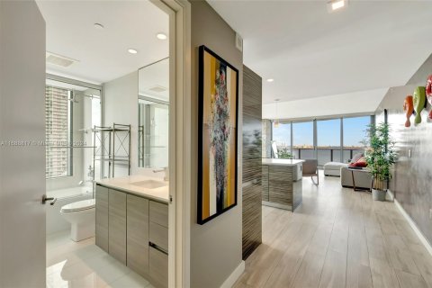 Condominio en venta en Miami, Florida, 2 dormitorios, 121.79 m2 № 1431413 - foto 3