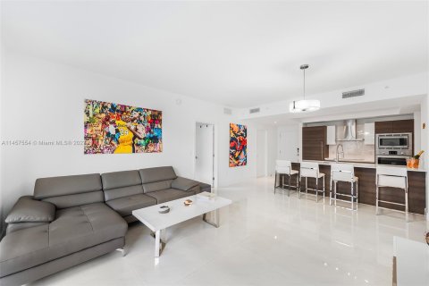 Condominio en venta en Coral Gables, Florida, 2 dormitorios, 91.6 m2 № 744034 - foto 1