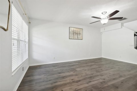 Touwnhouse à vendre à Tampa, Floride: 2 chambres, 156.08 m2 № 1347170 - photo 5