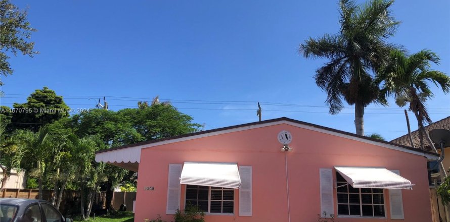 Immobilier commercial à Hallandale Beach, Floride 157.84 m2 № 1389964