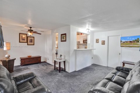 Casa en venta en West Park, Florida, 3 dormitorios, 121.7 m2 № 1154953 - foto 14
