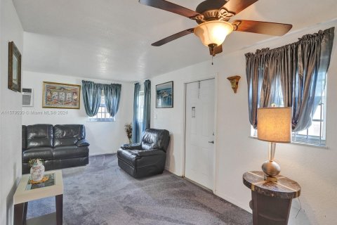Casa en venta en West Park, Florida, 3 dormitorios, 121.7 m2 № 1154953 - foto 13