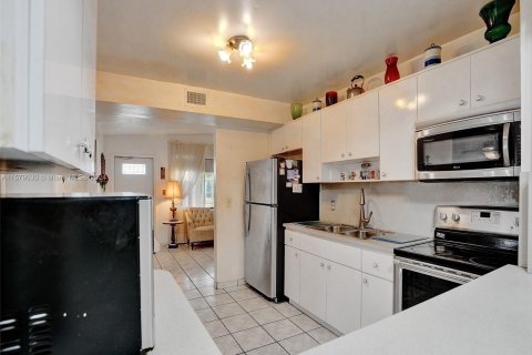 Casa en venta en West Park, Florida, 3 dormitorios, 121.7 m2 № 1154953 - foto 9