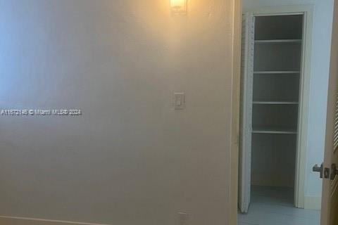 House in Miami, Florida 2 bedrooms, 111.48 sq.m. № 1394339 - photo 9