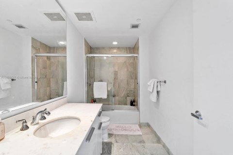 Condominio en venta en Miami, Florida, 1 dormitorio, 92.9 m2 № 1362236 - foto 25