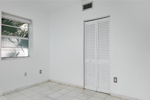 Condo in Miami Beach, Florida, 2 bedrooms  № 1394294 - photo 9