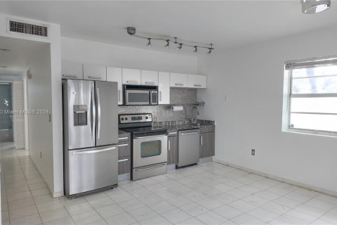 Condo in Miami Beach, Florida, 2 bedrooms  № 1394294 - photo 4