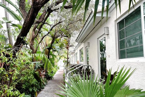 Condo in Miami Beach, Florida, 2 bedrooms  № 1394294 - photo 2