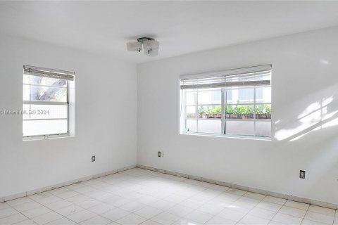 Condo in Miami Beach, Florida, 2 bedrooms  № 1394294 - photo 5