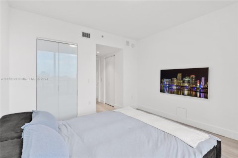 Condo in Miami, Florida, 3 bedrooms  № 1394338 - photo 13