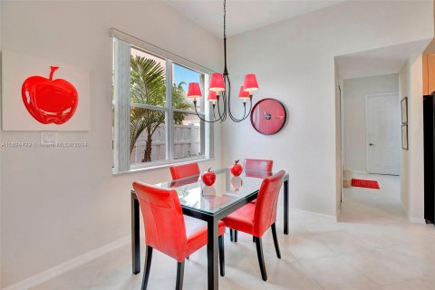 Casa en venta en Miramar, Florida, 5 dormitorios, 335.1 m2 № 1271494 - foto 18