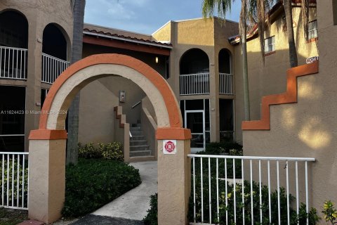 Copropriété à vendre à Pembroke Pines, Floride: 2 chambres, 87.79 m2 № 1271495 - photo 1