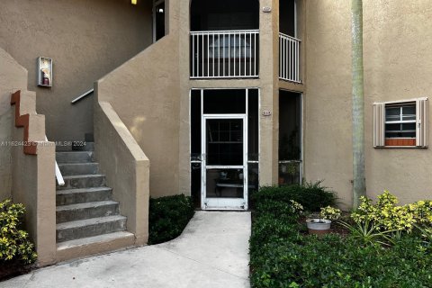 Copropriété à vendre à Pembroke Pines, Floride: 2 chambres, 87.79 m2 № 1271495 - photo 2