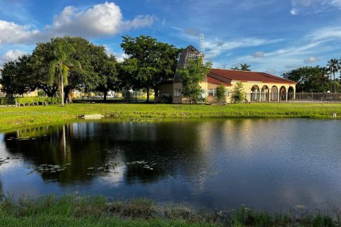 Condo in Pembroke Pines, Florida, 2 bedrooms  № 1271495 - photo 24