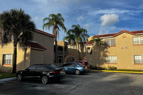 Copropriété à vendre à Pembroke Pines, Floride: 2 chambres, 87.79 m2 № 1271495 - photo 21