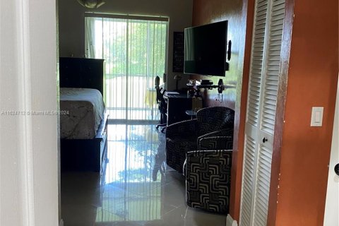 Condo in Lake Worth, Florida, 3 bedrooms  № 1271498 - photo 9