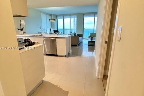 Condo in Hallandale Beach, Florida, 3 bedrooms  № 522400 - photo 7