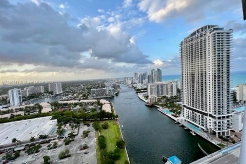 Copropriété à vendre à Hallandale Beach, Floride: 3 chambres, 146.51 m2 № 522400 - photo 5