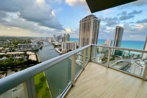 Copropriété à vendre à Hallandale Beach, Floride: 3 chambres, 146.51 m2 № 522400 - photo 6