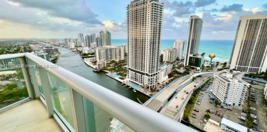 Condo in Hallandale Beach, Florida, 3 bedrooms  № 522400