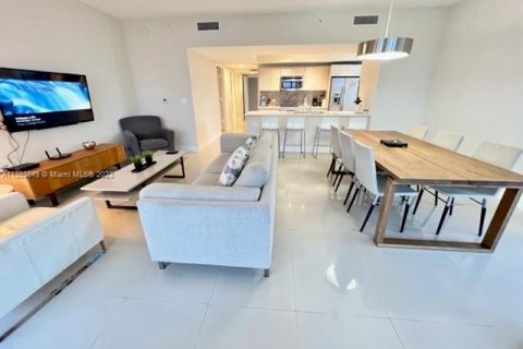 Copropriété à vendre à Hallandale Beach, Floride: 3 chambres, 146.51 m2 № 522400 - photo 15