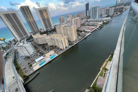 Copropriété à vendre à Hallandale Beach, Floride: 3 chambres, 146.51 m2 № 522400 - photo 3