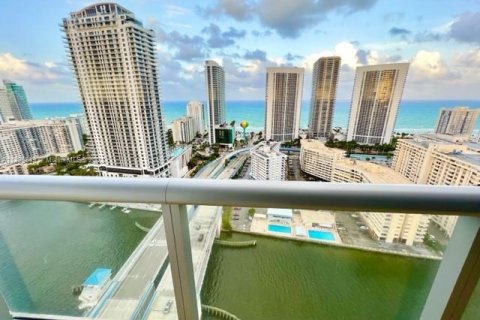 Copropriété à vendre à Hallandale Beach, Floride: 3 chambres, 146.51 m2 № 522400 - photo 2