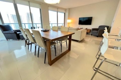 Copropriété à vendre à Hallandale Beach, Floride: 3 chambres, 146.51 m2 № 522400 - photo 11