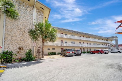 Condo in Lauderhill, Florida, 1 bedroom  № 1282359 - photo 20