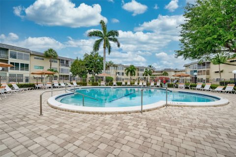 Condo in Lauderhill, Florida, 1 bedroom  № 1282359 - photo 19