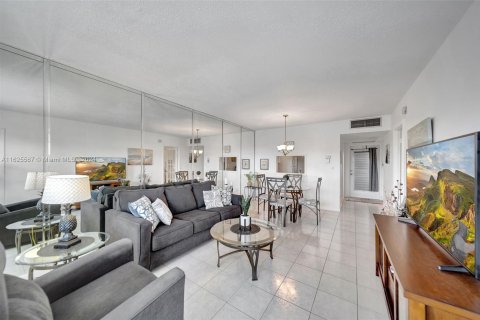 Copropriété à vendre à Lauderhill, Floride: 1 chambre, 63.17 m2 № 1282359 - photo 9