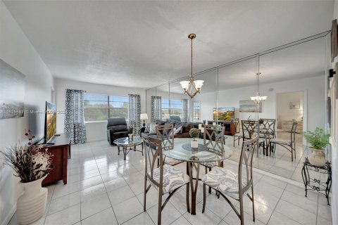 Copropriété à vendre à Lauderhill, Floride: 1 chambre, 63.17 m2 № 1282359 - photo 2