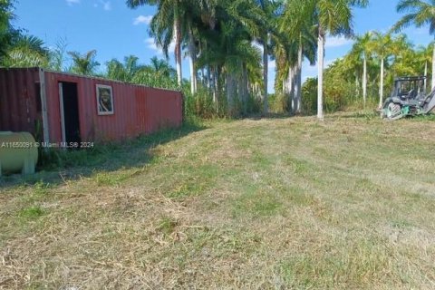 Propiedad comercial en venta en Miami, Florida № 1332492 - foto 9