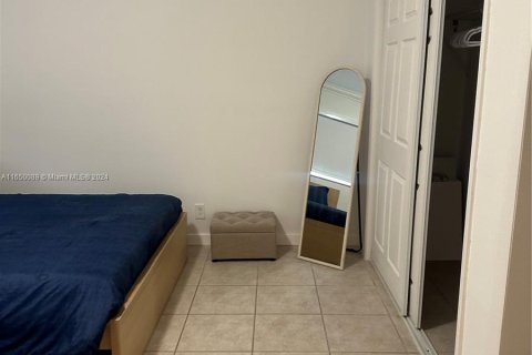 Condo in Hallandale Beach, Florida, 1 bedroom  № 1332491 - photo 11