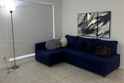 Condominio en venta en Hallandale Beach, Florida, 1 dormitorio, 64.1 m2 № 1332491 - foto 2