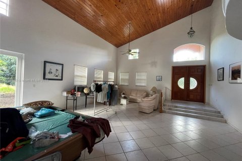 Купить виллу или дом в Хомстед, Флорида 5 спален, 444.35м2, № 641318 - фото 5