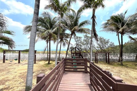 Condo in Miami Beach, Florida, 1 bedroom  № 1222181 - photo 22