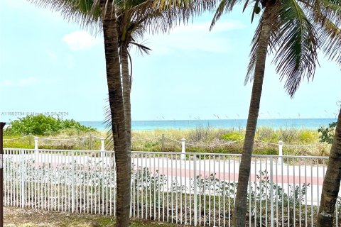 Condo in Miami Beach, Florida, 1 bedroom  № 1222181 - photo 26