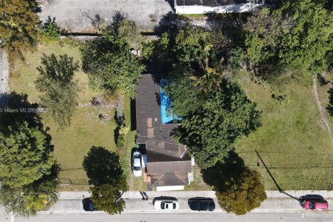 Terreno en venta en Miami, Florida № 750351 - foto 18