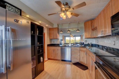 Condo in Deerfield Beach, Florida, 2 bedrooms  № 1410981 - photo 9