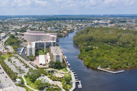 Condo in Deerfield Beach, Florida, 2 bedrooms  № 1410981 - photo 1