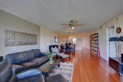 Copropriété à vendre à Deerfield Beach, Floride: 2 chambres, 111.48 m2 № 1410981 - photo 15