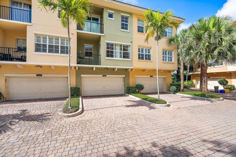 Townhouse in Palm Beach Gardens, Florida 2 bedrooms, 194.72 sq.m. № 1216045 - photo 19