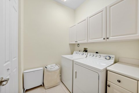 Townhouse in Palm Beach Gardens, Florida 2 bedrooms, 194.72 sq.m. № 1216045 - photo 29