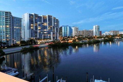 Condominio en alquiler en Sarasota, Florida, 2 dormitorios, 170.66 m2 № 218213 - foto 3