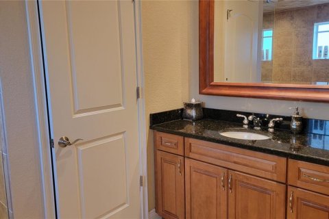 Condo in Sarasota, Florida, 2 bedrooms  № 218213 - photo 17