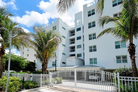 Condominio en alquiler en Sarasota, Florida, 2 dormitorios, 170.66 m2 № 218213 - foto 9