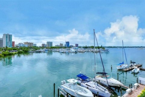 Condo in Sarasota, Florida, 2 bedrooms  № 218213 - photo 4